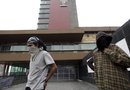 Los encapuchados que mantienen ocupado el edificio principal de la Universidad Nacional Autónoma de México (UNAM) condicionaron la entrega del inmueble a la instalación de una mesa de diálogo con las autoridades de la institución.