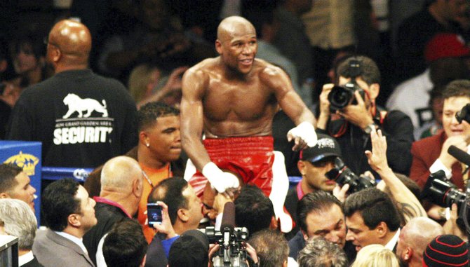 Ponen a Mayweather a la altura de Mohamed Alí