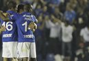 Jugadores de Cruz Azul celebran una anotación ante Morelia, durante el partido de ida de cuartos de final del torneo Clausura 2013.