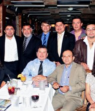 VISITA. De izq. a der. Arnoldo Jiménez, José Méndez, Jorge Daboub, Luis Cardenal, José Yanes, y Javier Simán, el 14 de mayo.