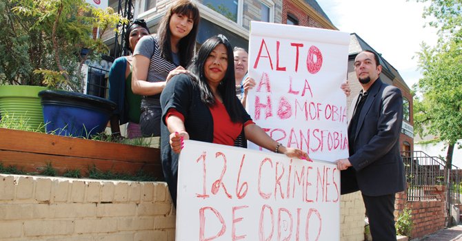 Gays hispanos protestan contra la homofobia