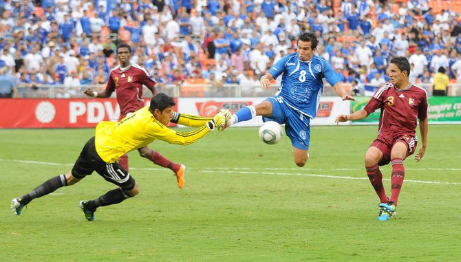 El Salvador visita a la "Vinotinto" venezolana