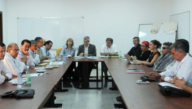 Colombianos reciben propuestas políticas