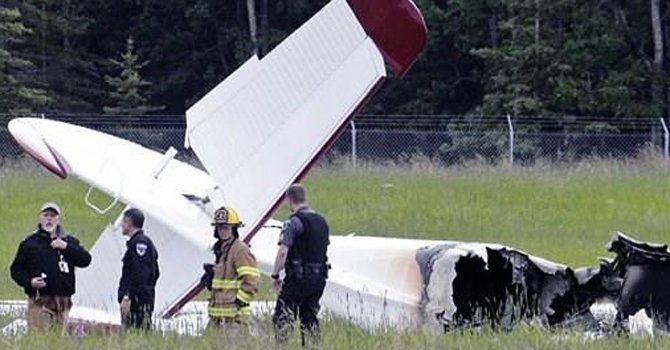 EE.UU: Avión cae sobre casas