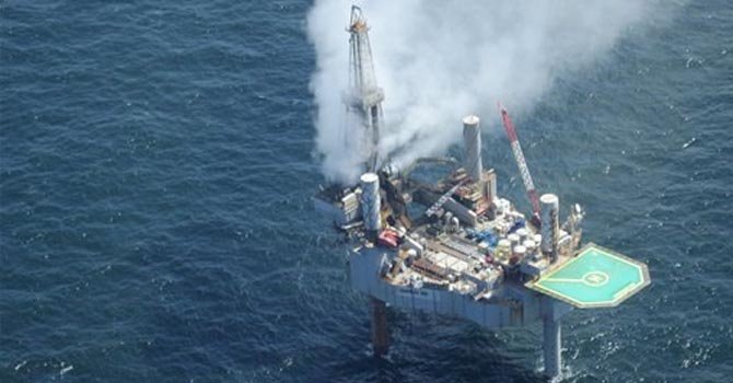 Pozo con fuga de gas se incendia en golfo de México