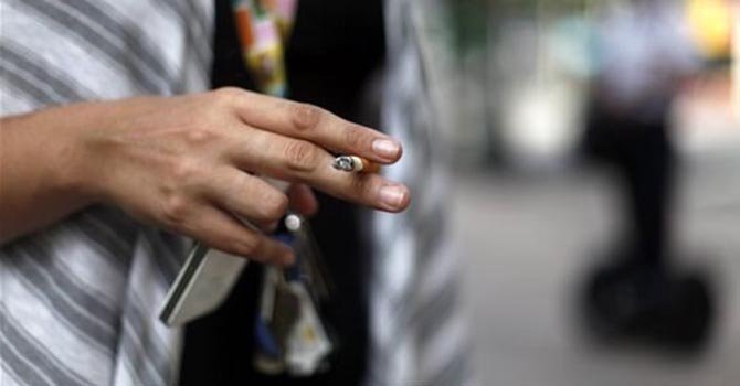 Cada vez es más difícil fumar al aire libre