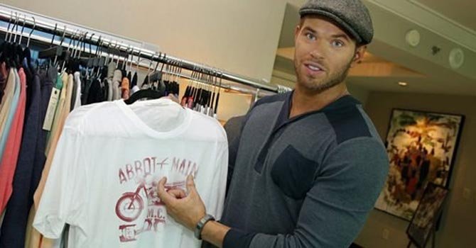 Kellan Lutz presenta una línea de ropa