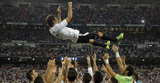 Despedida de héroe para Raúl en el Bernabéu