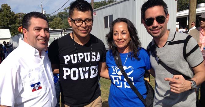 El candidato a la vicepresidencia de El Salvador, Rene Portillo Cuadra (izq.), por ARENA compartió el Festival con la ex consul General de El Salvador en Washington, Ana Margarita Chavez, Cesar Garcia y JR de La Nueva.