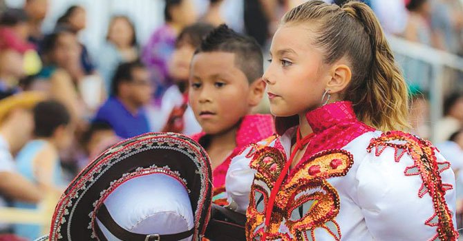 Bolivianos celebran cultura con festivales