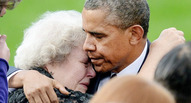 Obama llama "epidemia" a violencia con armas