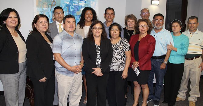 Becas a salvadoreños en educación superior