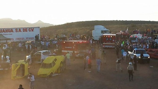 México: al menos ocho muertos por un auto en exhibición