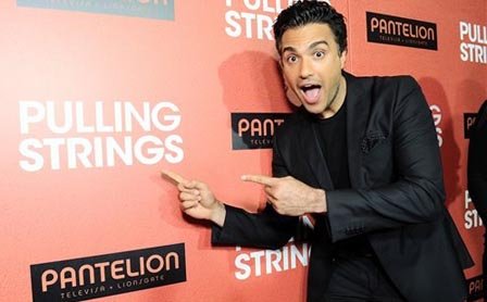 "Pulling Strings" se ríe del terror a las visas