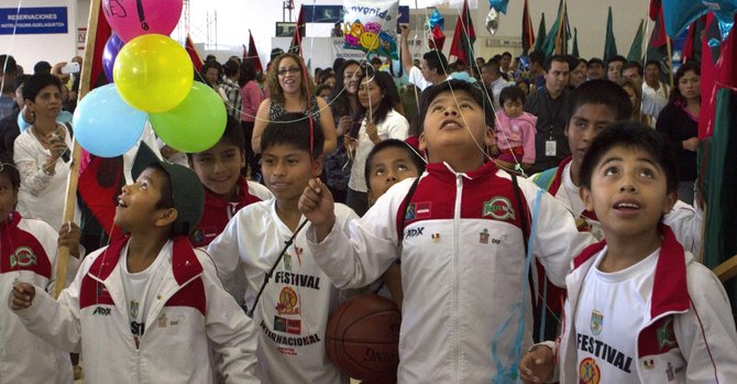 Los niños descalzos del baloncesto mexicano