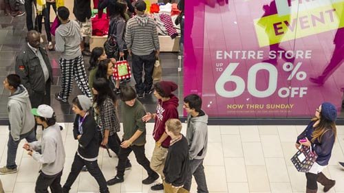 CONSEJO 3. Investigar cuándo comienzan y cuándo terminan las ofertas. No todo ocurre en un período de 24 horas que dura el Black Friday. Cada vez más los comercios inician la temporada de rebajas en octubre y la prolongan hasta fines de diciembre.