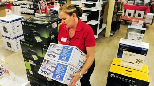 CONSEJO 9. Tratar bien a los empleados. Una de las quejas tras los Black Friday es que muchas personas desesperadas por comprar no son amables. No hay que olvidar las buenas maneras, en ningún momento.