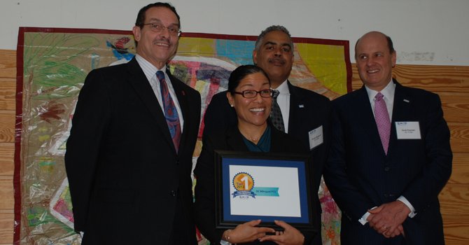 DC valora el bilingüismo de las escuelas chárter