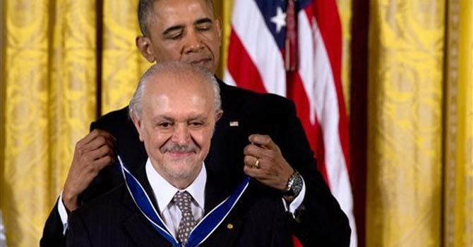 Obama honra al científico mexicano Mario Molina