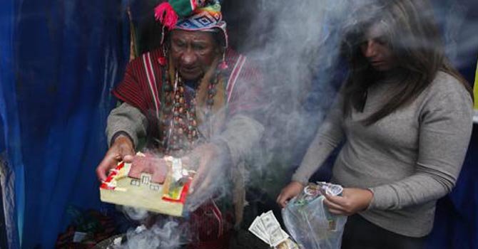 Bolivia: piden prosperidad en Fiesta de las Alasitas