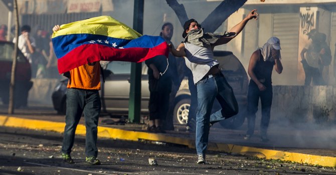 Maduro pide a sus seguidores salir a la calle