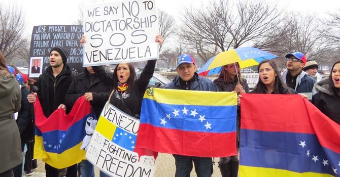 Los manifestantes pidieron "LIbertad" para Venezuela ante la OEA en DC