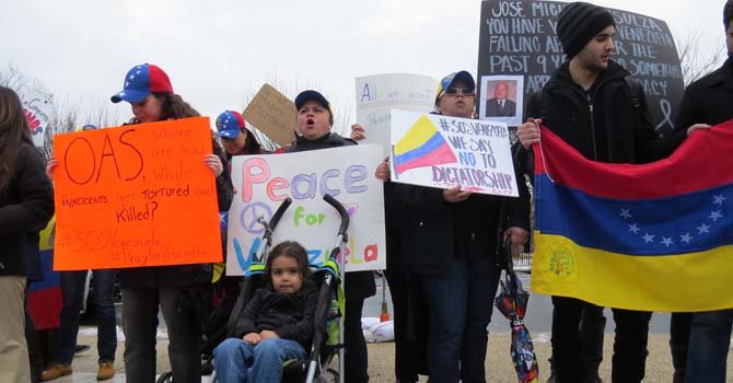A la protesta de solidaridad con Venezuela asistieron familias enteras en Washington, DC