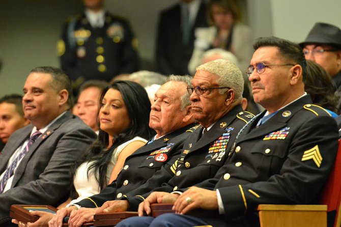 Los veteranos y los familiares de los caidos, durante el evento que se llevó a cabo en el Pentágono el miércoles 19 de marzo.