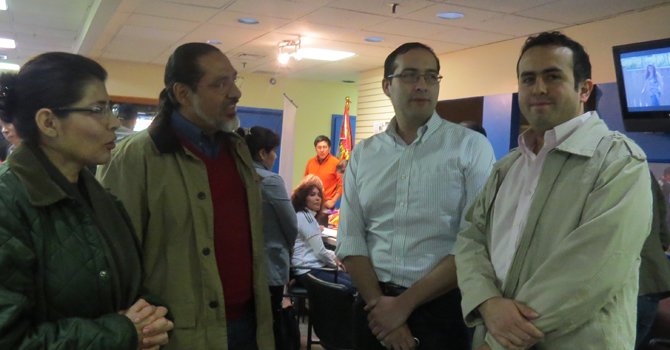 Bolivianos se inscriben para sufragar