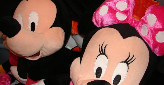 Disney World se acerca más a los hispanos