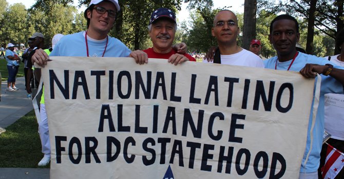 Candidatos latinos hacen presencia en comicios