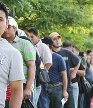 Notable asistencia han tenido los consulados móviles promovidos por la sede diplomática con sede en la ciudad de Los Angeles.