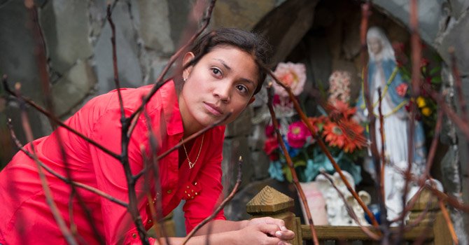 Joven madre salvadoreña espera un regalo de vida