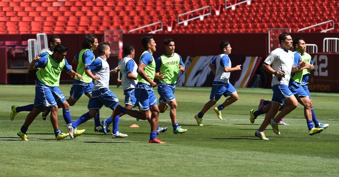 El Salvador se juega la vida ante Honduras