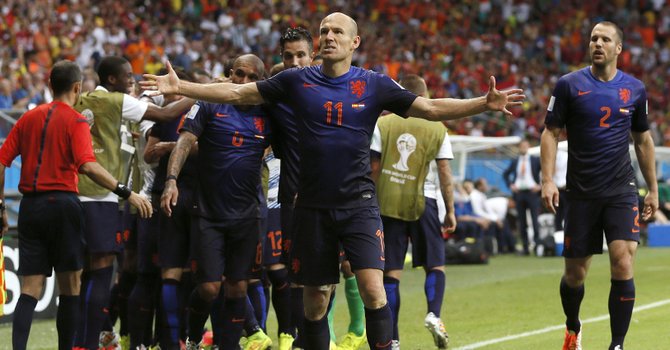 Holanda golea 5-1 al campeón España