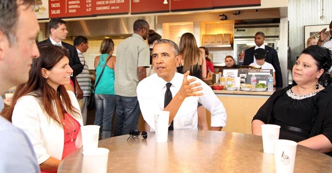 Obama sale de la Casa Blanca para comer un burrito