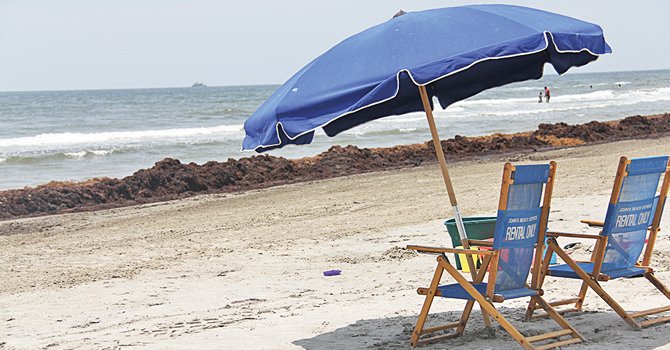 Ya sea para paseo familiar o romántico, la isla de Galveston ofrece esparcimiento para todos. Las personas pueden llevar sus canastas de comida y bebidas además de sillas y sombrillas pero además en el lugar se pueden alquilar en la playa.