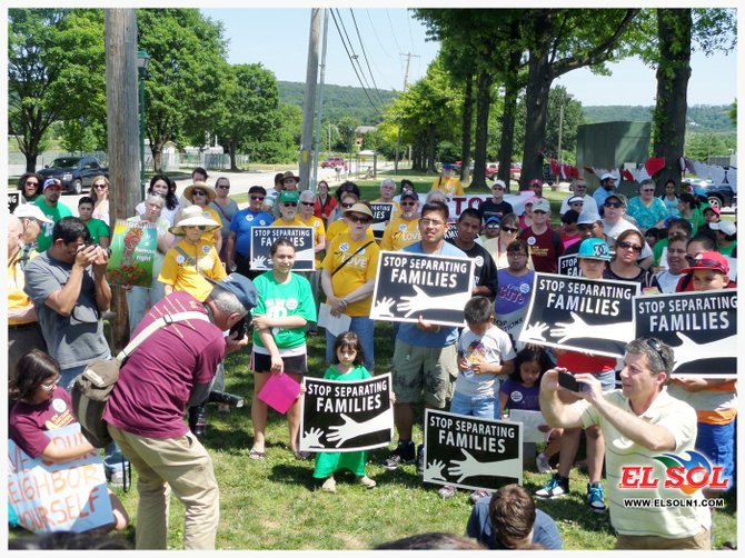 A nivel local, alrededor de ciento cincuenta personas se reunieron para una demostración pacífica en frente de la Cárcel de York de Pensilvania. Activistas de Juntos de Norristown, Nuevo Movimiento Santuario, Pennsylvania Coalition on Immigration and Citizenship (PICC), Hermanas de San José y otros estuvieron presentes.