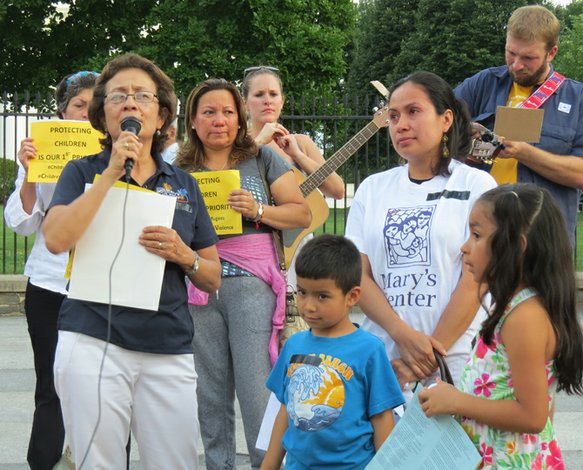 Presidenta de Mary's Center se opone al cierre de los centros médicos y pide a los padres que envíen a sus hijos a las escuelas