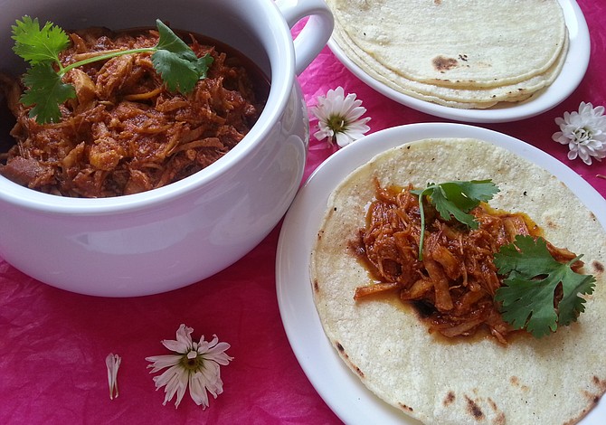 Carnitas en Chile Colorado