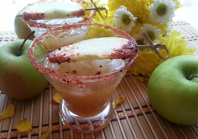 Tienes que probar esta margarita de manzana con chamoy