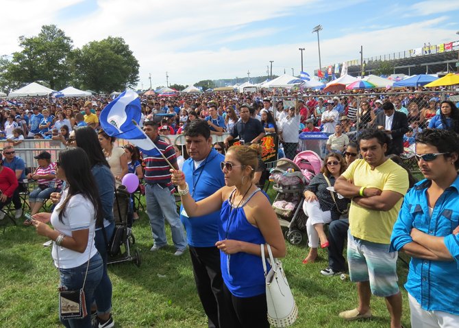 Miles acudieron al Fairgrounds en Maryland el domingo 14 de septiembre para celebrar el festival Salvadoreñísimo.