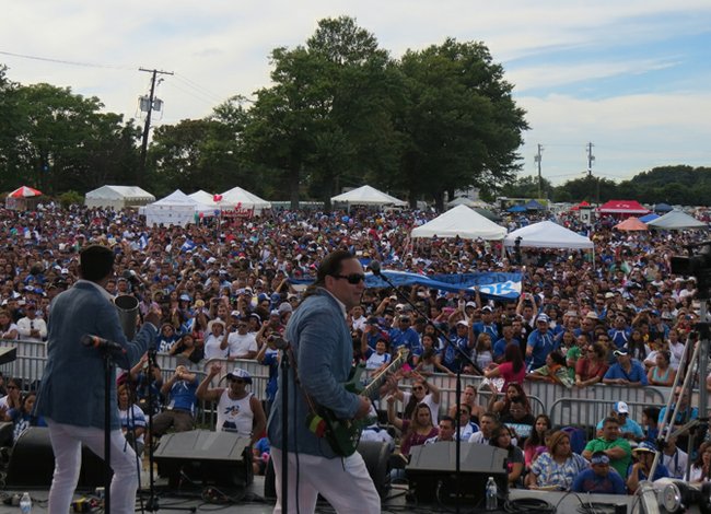 Salvadoreños celebran a lo grande