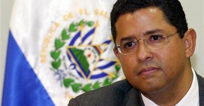 Expresidente salvadoreño va a la cárcel