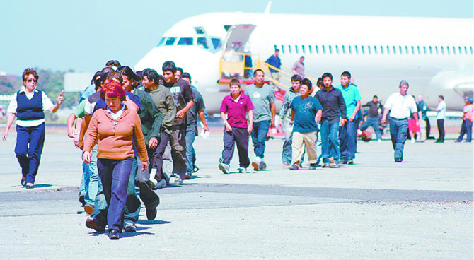 Deportaron a 438 mil personas el año pasado