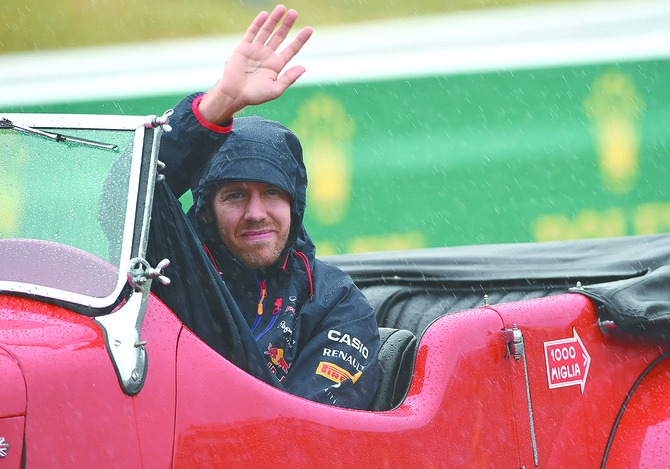 Sebastian Vettel  firma con Ferrari