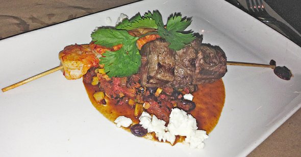 Otra de las apuestas de los hoteleros de la ciudad es aprovechar la rica gastronomía latinoamericana en general, y la mexicana en particular, cuya influencia queda patente en las mesas de los prestigiosos restaurantes Mesa Grill, Botero, Crush; La Comida; Chayo, Tacos y Tequila, Simon y Bacchanal Buffet.