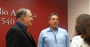 El concejal Marc Elrich (izq.) y el empresario Carlos Perozo. 