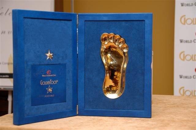 Iniesta ganó  premio Golden Foot 2014