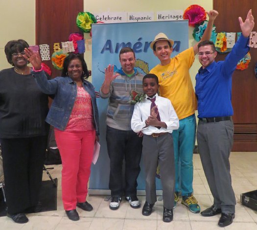 Niños celebran con ritmo la rica herencia hispana